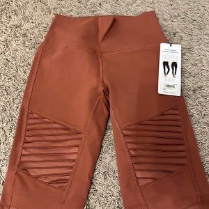 ALO Yoga High Waist Moto Legging - Earth - Size M